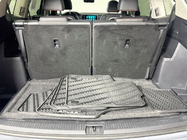 Certified 2024 Volkswagen Atlas Peak Edition SE AWD/4WD image 29