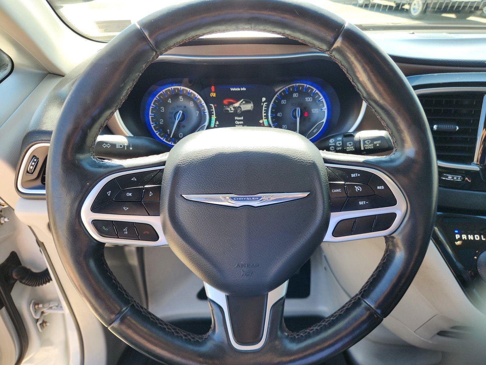 Used 2018 Chrysler Pacifica Touring-L Plus FWD image 21