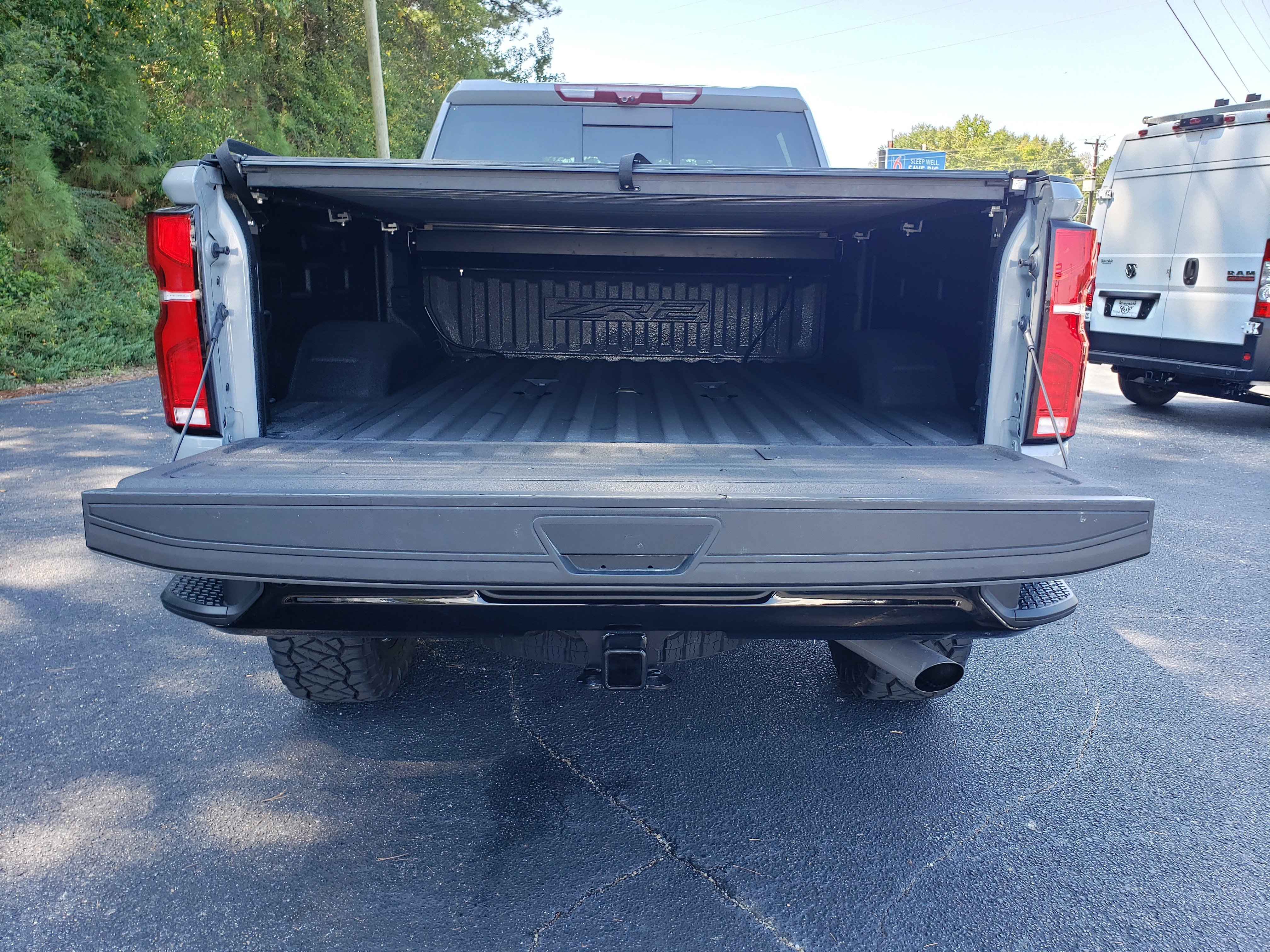 Used 2024 Chevrolet Silverado 2500 ZR2 w/ Technology Package image 6