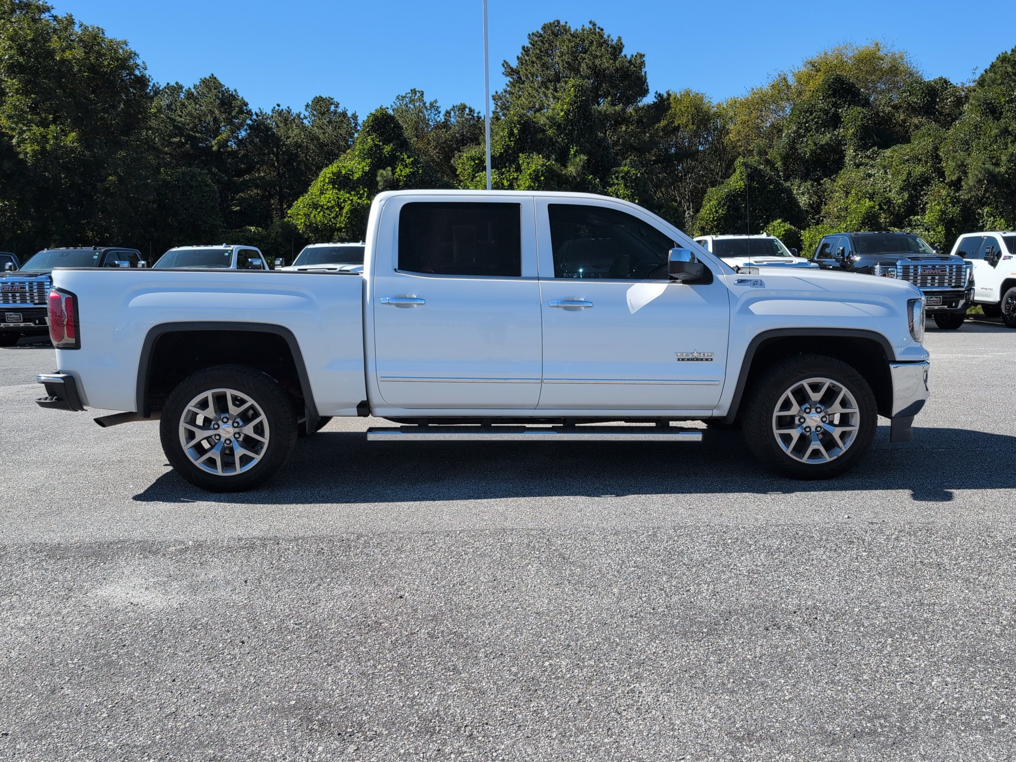 Used 2018 GMC Sierra 1500 SLT w/ Texas SLT Premium Package AWD/4WD image 9