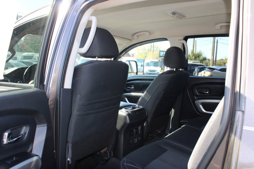 Used 2019 Nissan Titan SV w/ SV Convenience Package image 34