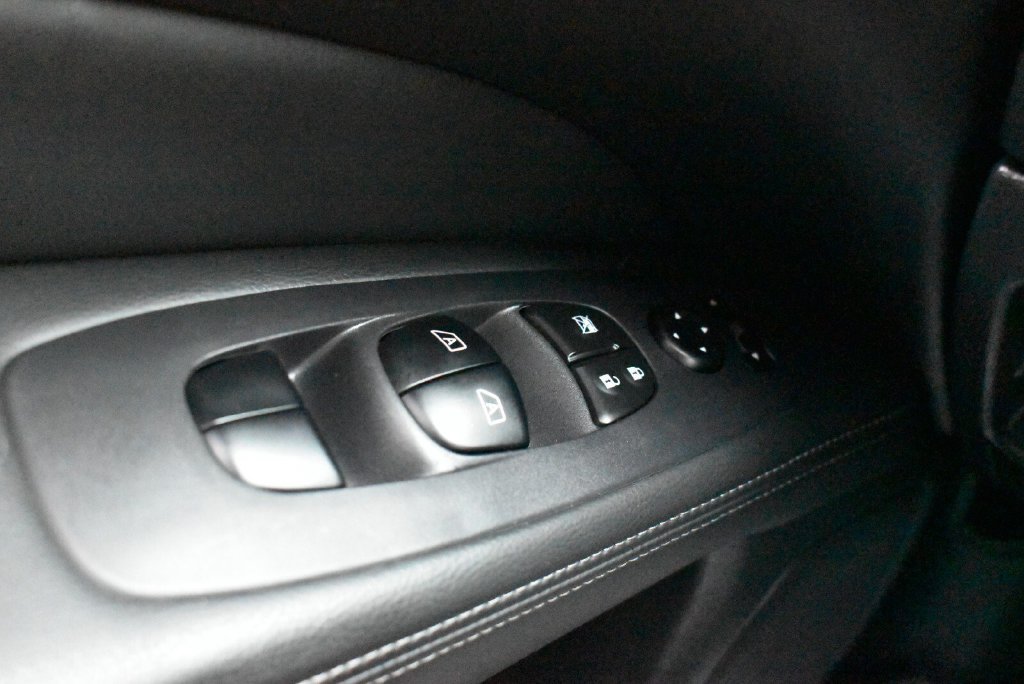 Used 2018 Nissan Pathfinder SL w/ SL Premium Package AWD/4WD image 30