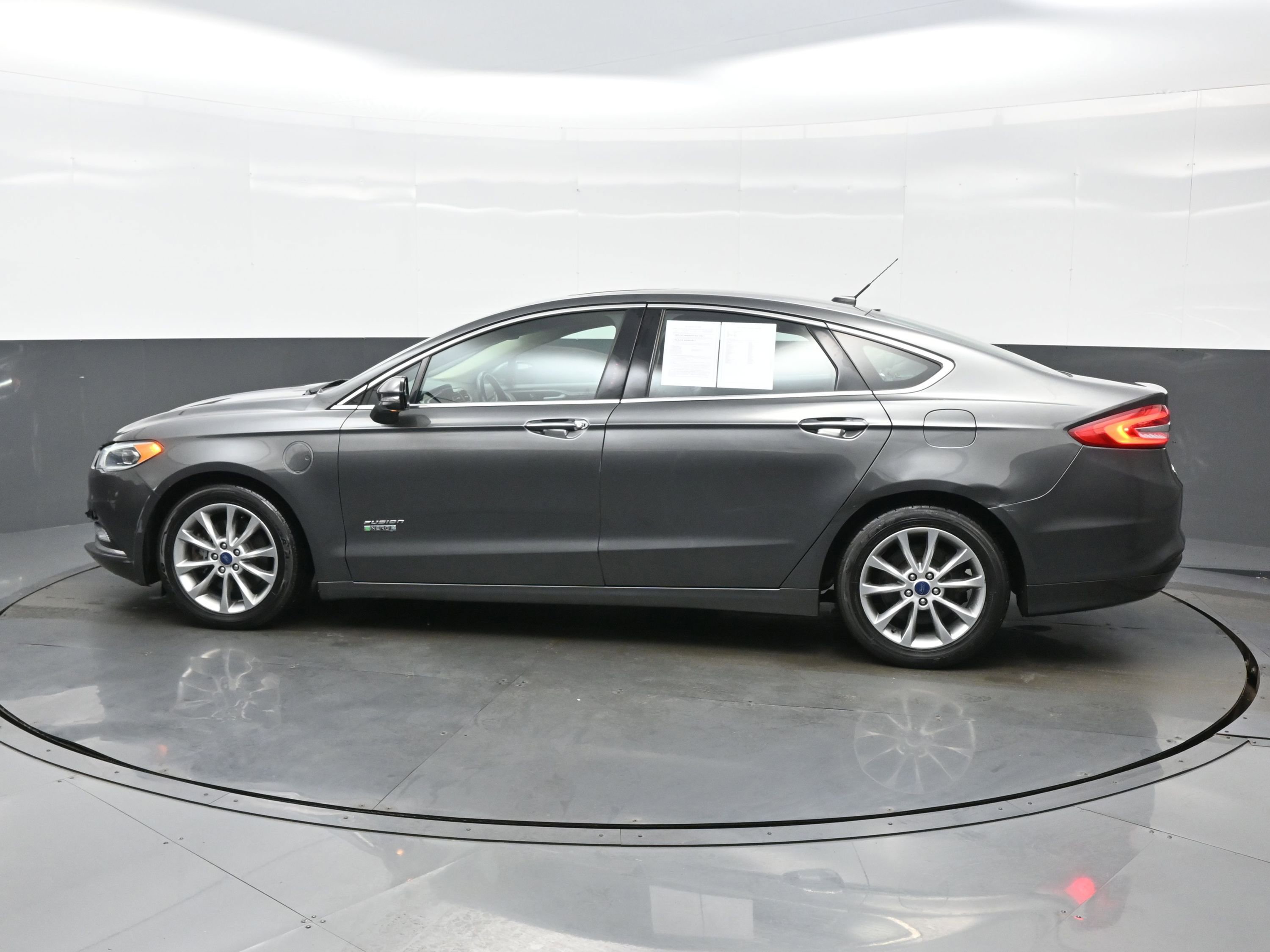 Used 2017 Ford Fusion Energi SE image 3
