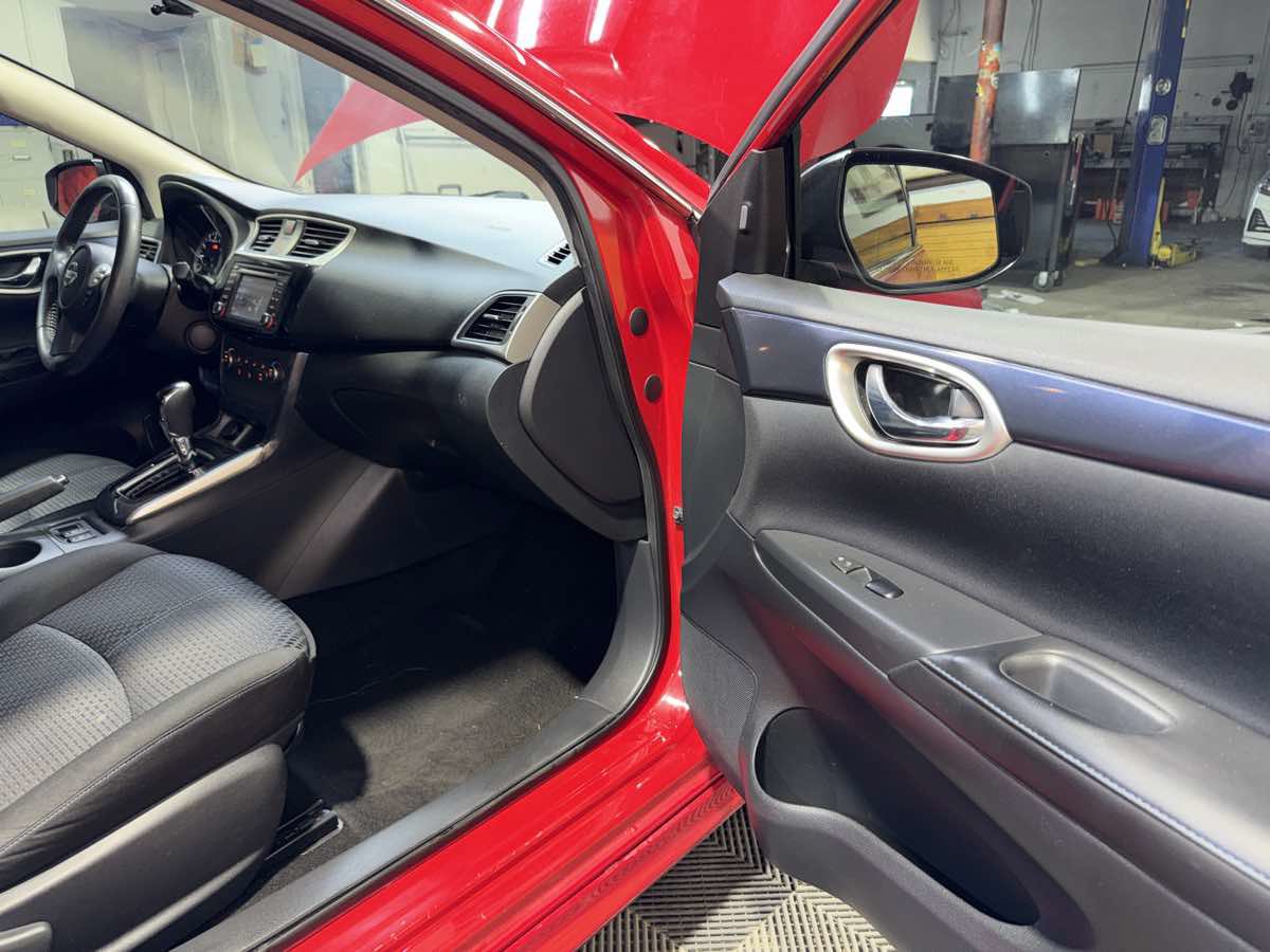 Used 2016 Nissan Sentra SR w/ Driver's Assist Package FWD image 26