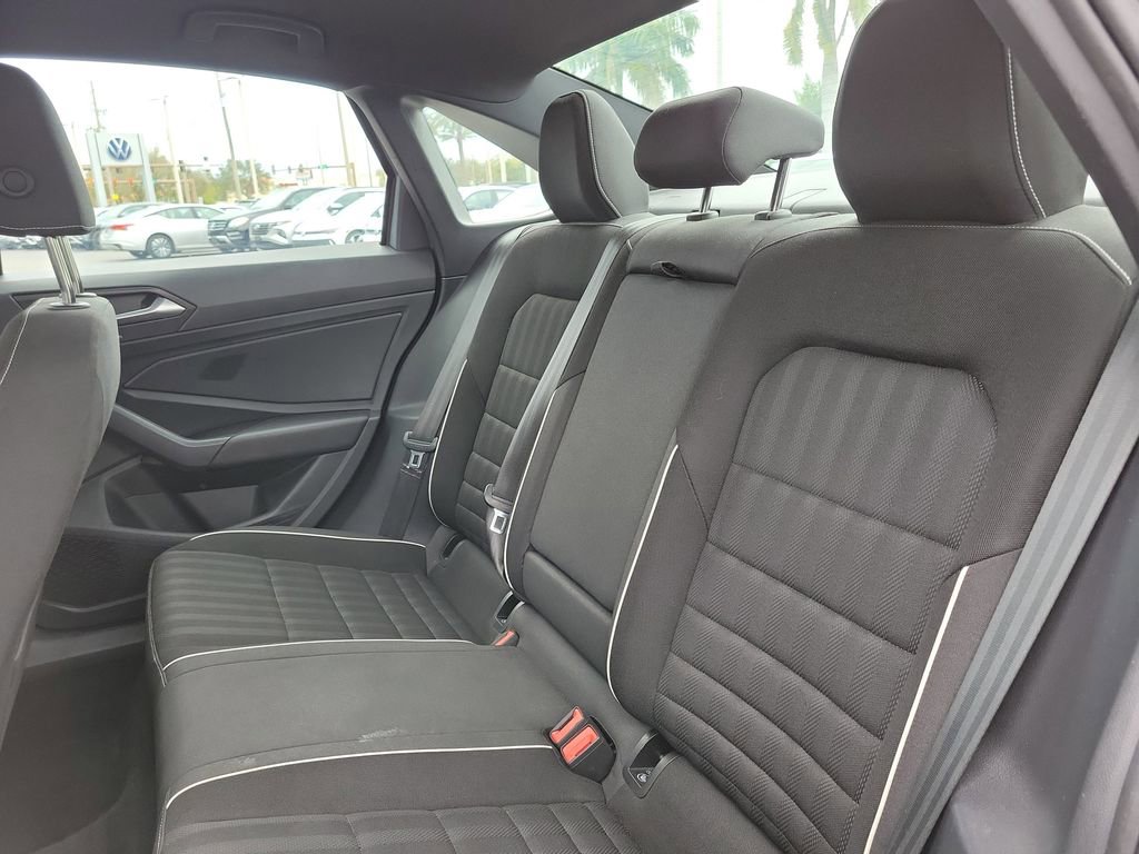 Used 2024 Volkswagen Jetta Sport image 9