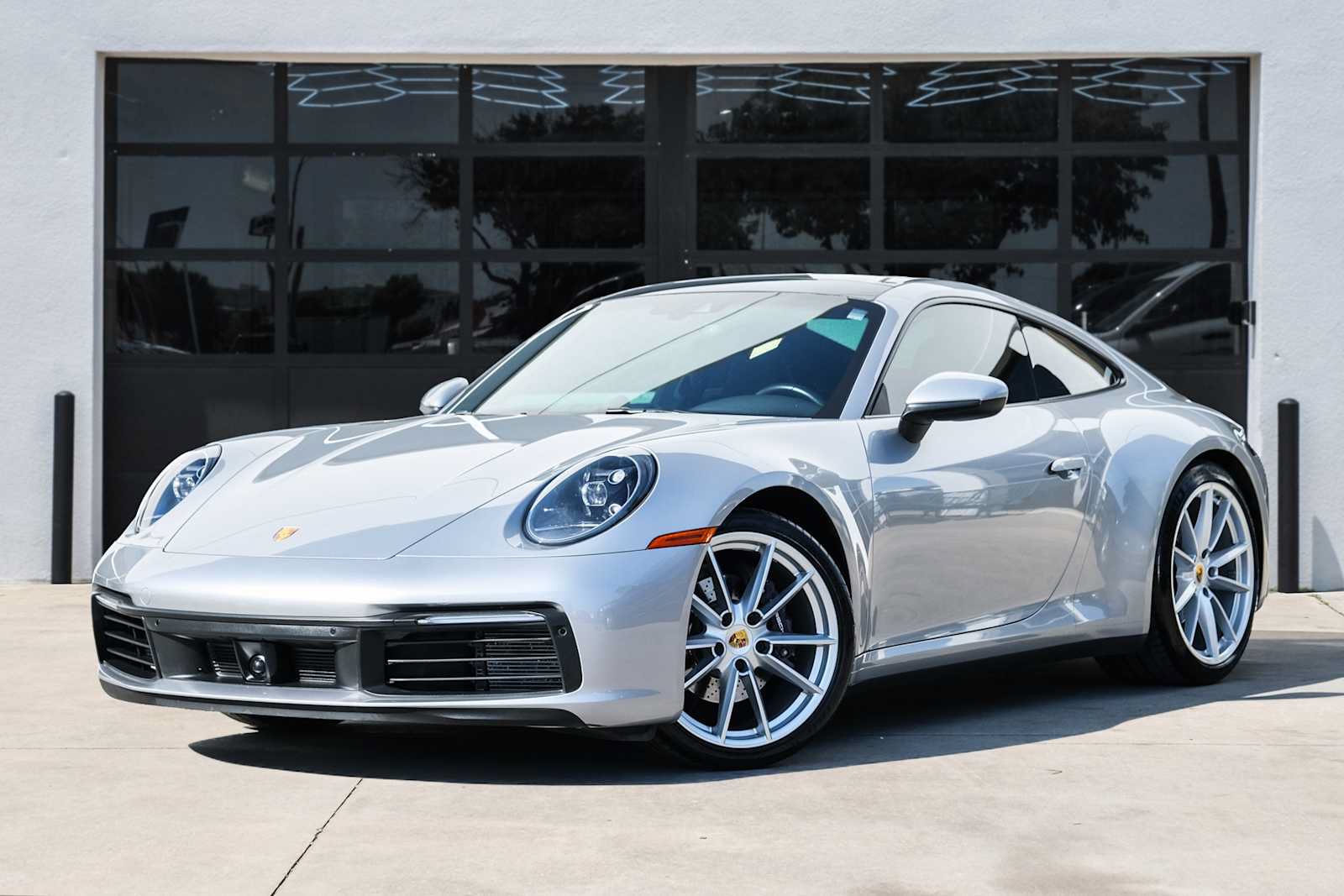 Used 2020 Porsche 911 Carrera RWD image 1