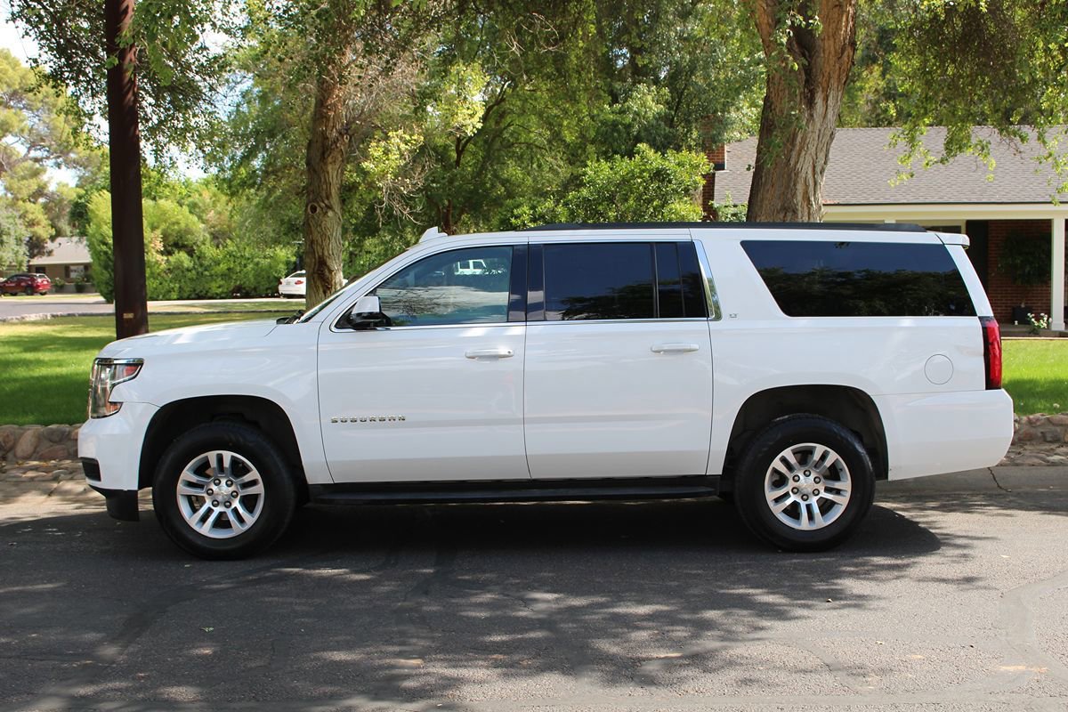 Used 2020 Chevrolet Suburban LT RWD image 2