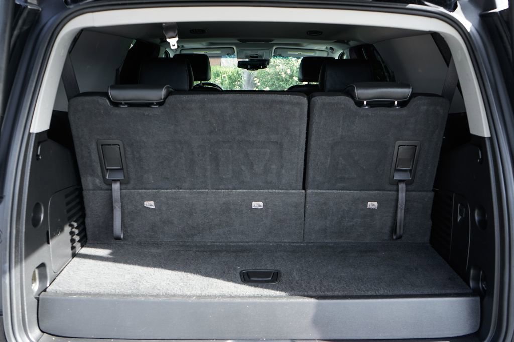 Used 2019 Chevrolet Tahoe LT w/ LT Midnight Edition RWD image 9