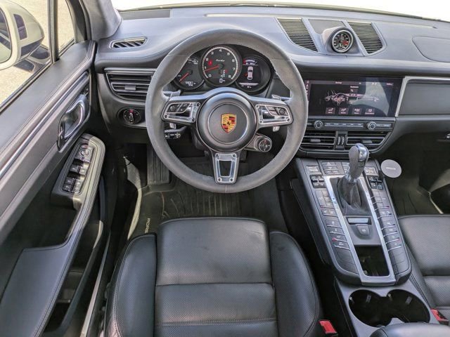 Used 2020 Porsche Macan Turbo image 17