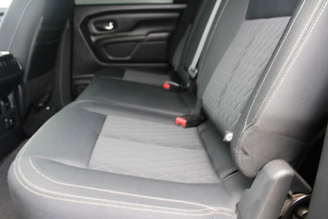 Used 2018 Nissan Titan SV w/ SV Convenience Package RWD image 42