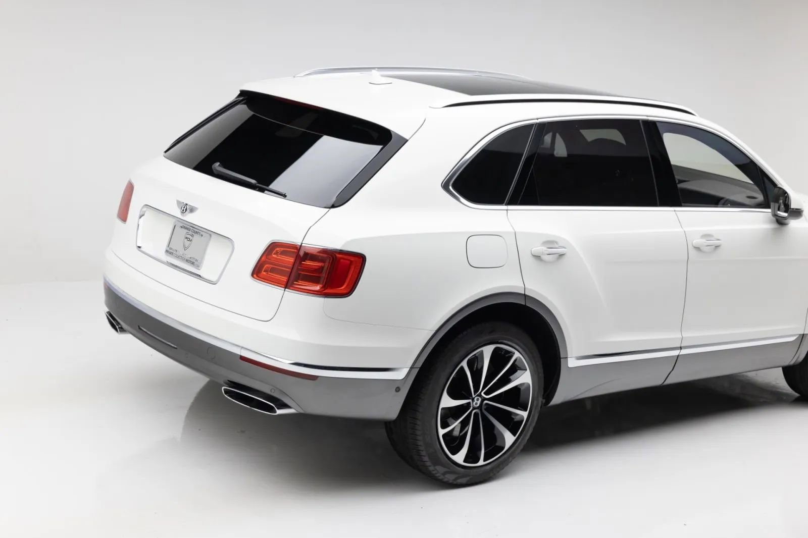 Used 2017 Bentley Bentayga AWD/4WD image 27
