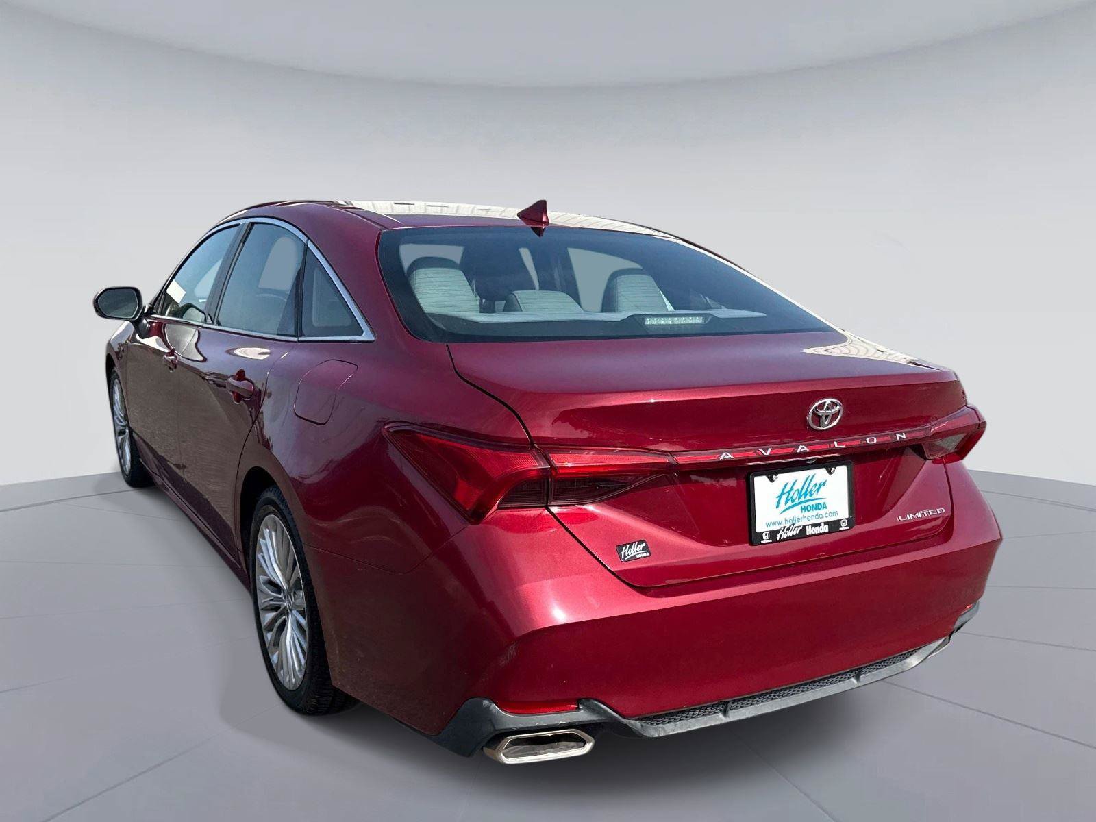 Used 2019 Toyota Avalon Limited FWD image 6
