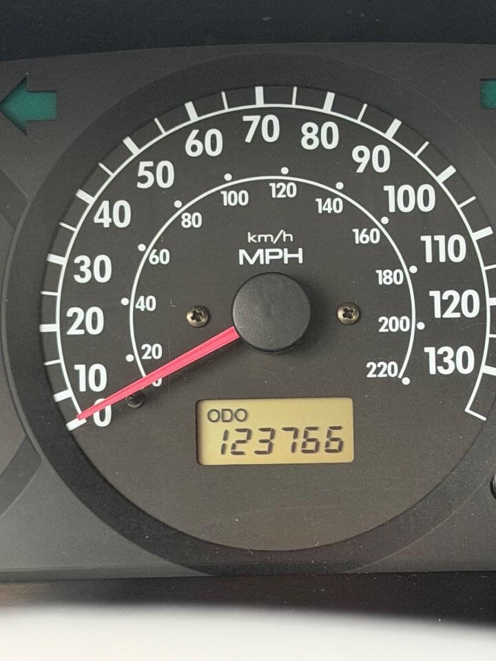 Used 2003 Kia Spectra Sedan FWD image 14