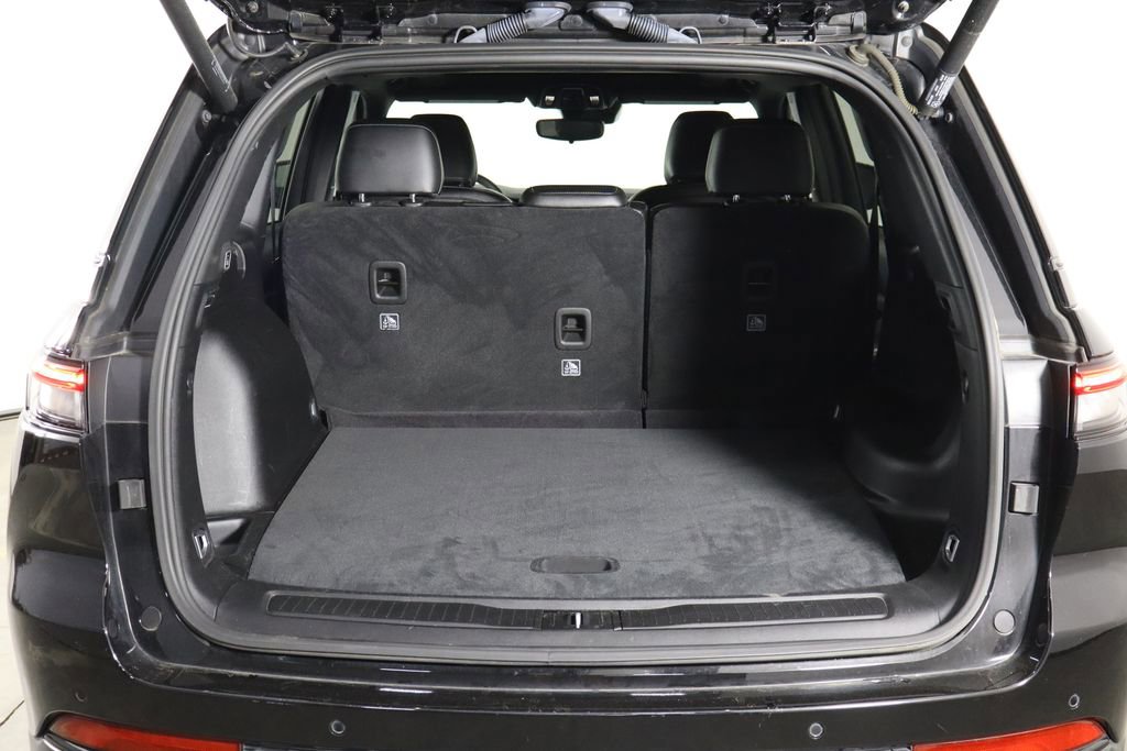 Used 2023 Jeep Grand Cherokee Altitude AWD/4WD image 18