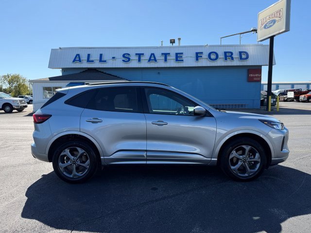 Used 2023 Ford Escape ST-Line Select w/ Tech Pack #1 AWD/4WD image 2