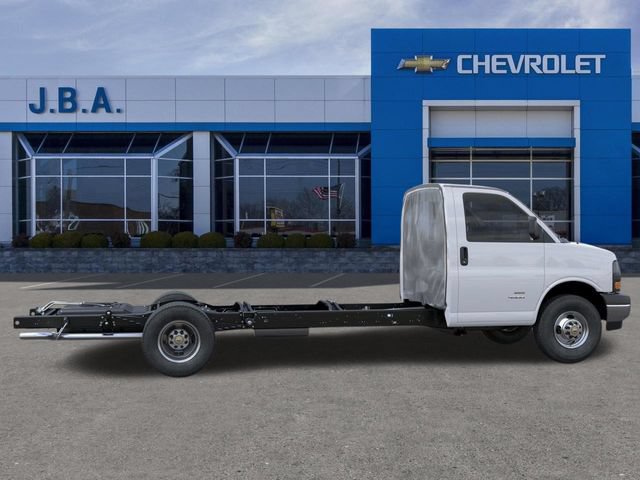 New 2026 Chevrolet Express 4500 w/ Power Convenience Package RWD image 5
