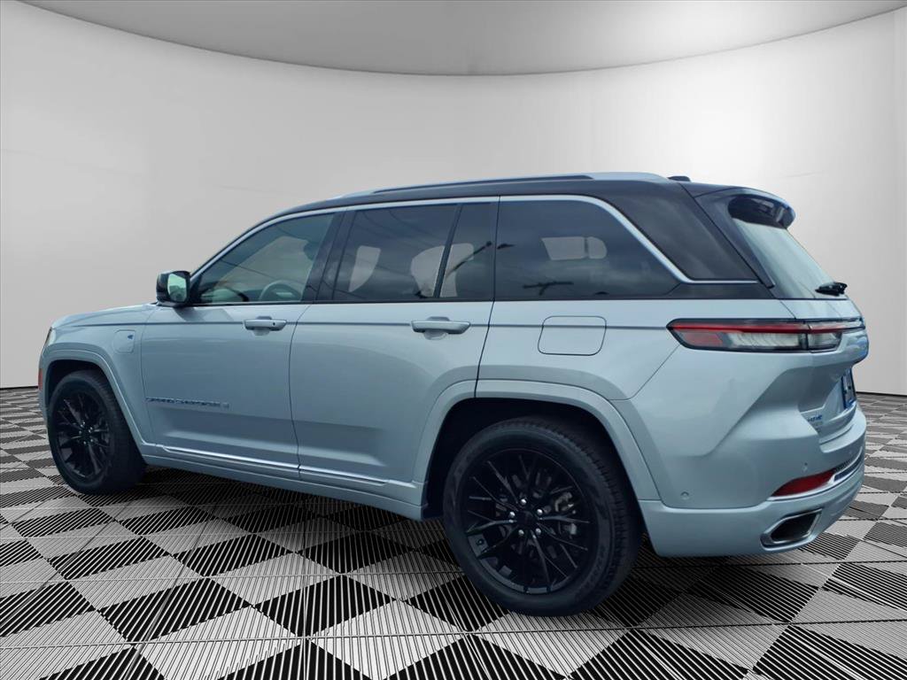 Used 2022 Jeep Grand Cherokee Summit w/ Luxury Tech Group V AWD/4WD image 24