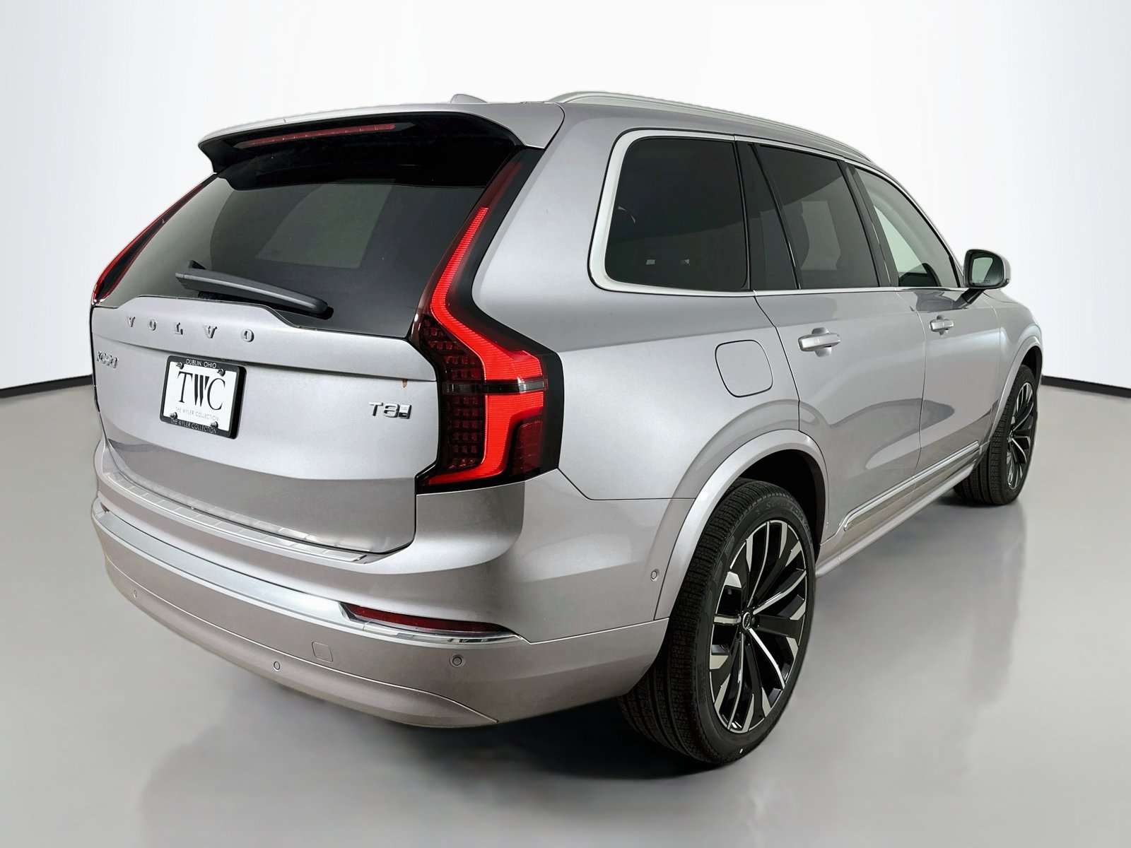 New 2026 Volvo XC90 T8 Plus w/ Protection Package Premier AWD/4WD image 5