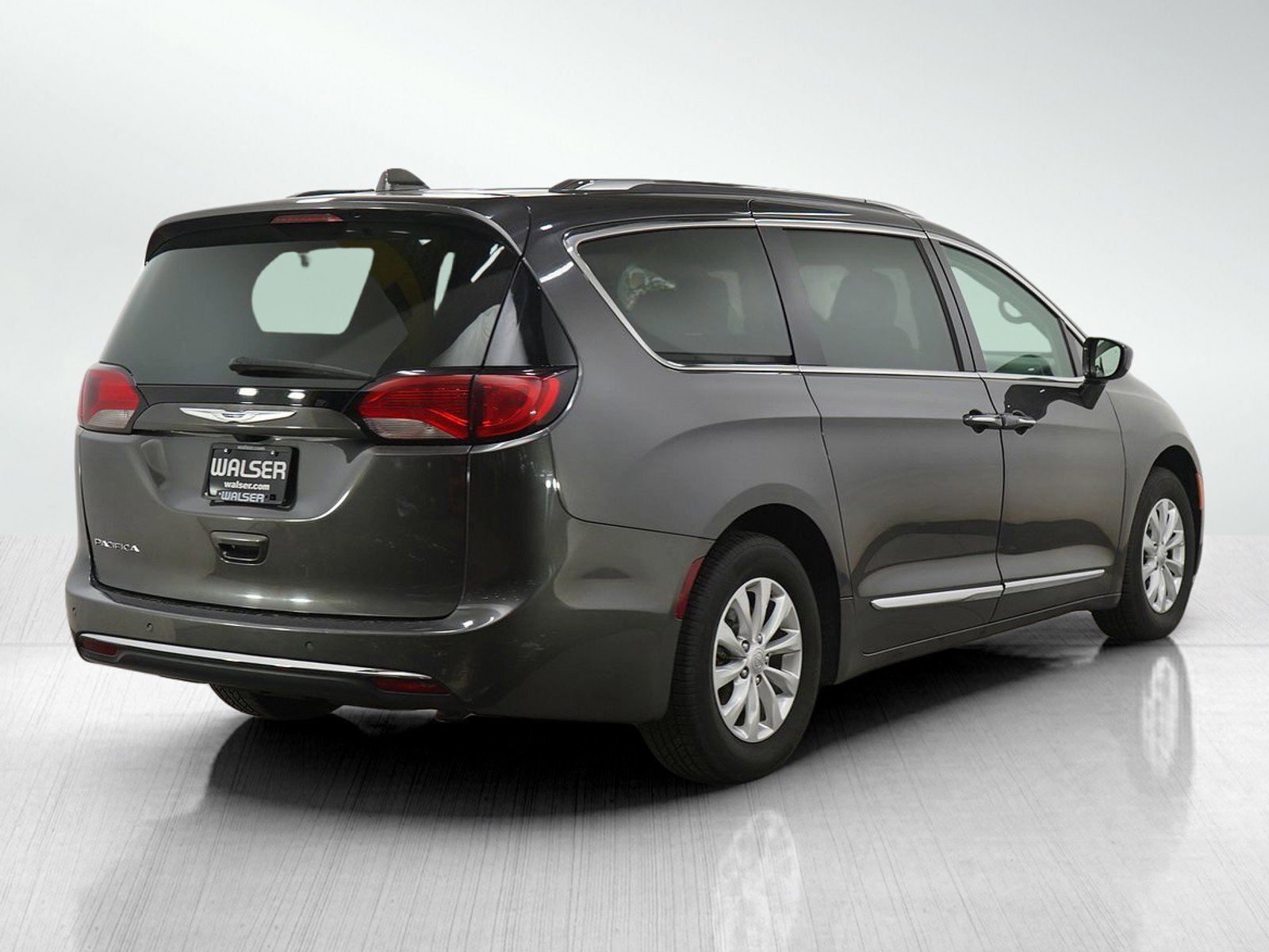 Used 2019 Chrysler Pacifica Touring-L image 5