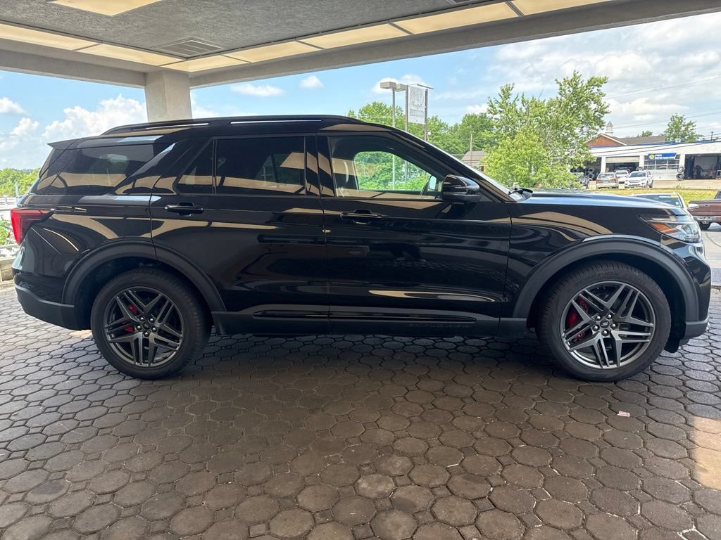 Used 2025 Ford Explorer ST AWD/4WD image 5