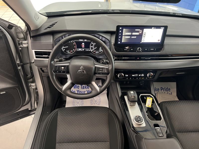 Used 2025 Mitsubishi Outlander ES AWD/4WD image 22
