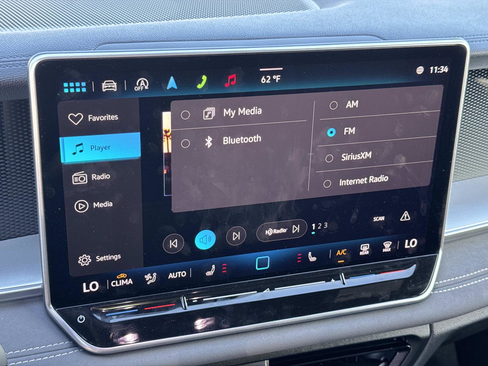 Used 2025 Volkswagen Tiguan SE R-Line image 14