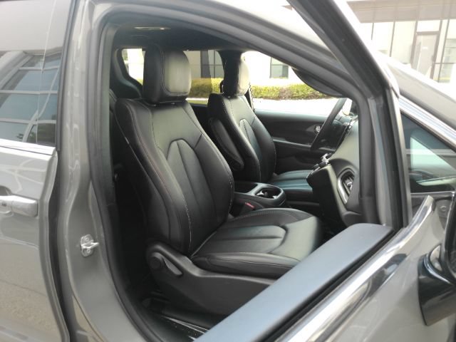 Used 2025 Chrysler Pacifica Select FWD image 23