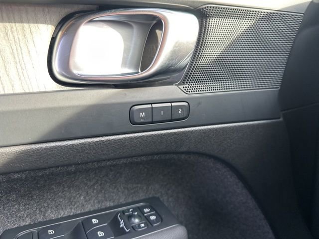 Certified 2025 Volvo XC40 B5 Core image 30