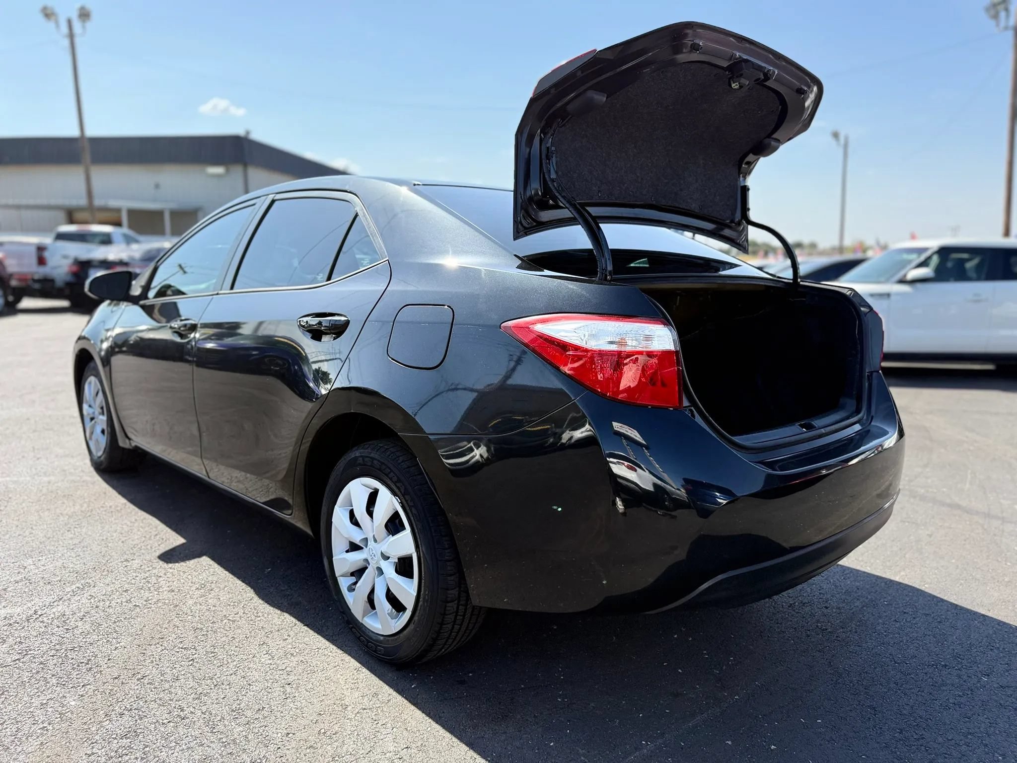 Used 2016 Toyota Corolla LE FWD image 33