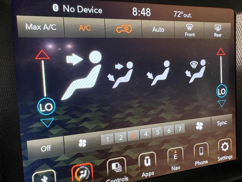 Used 2022 Jeep Wrangler Unlimited Sahara AWD/4WD image 29