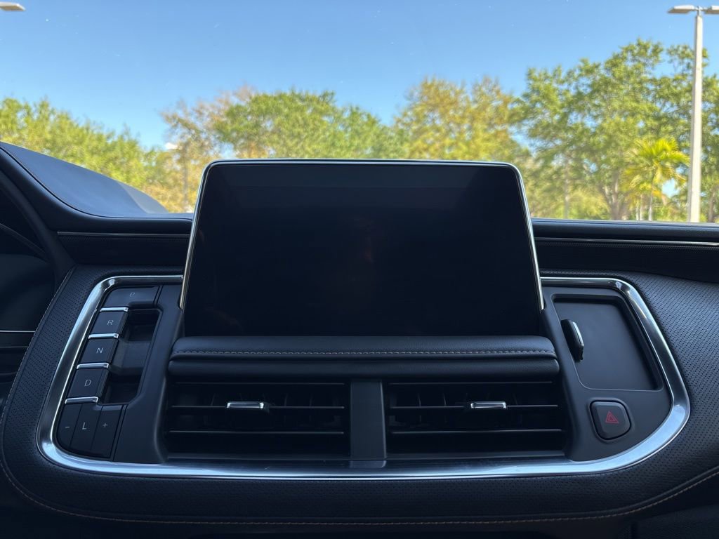 Used 2024 GMC Yukon AT4 w/ AT4 Premium Package AWD/4WD image 28
