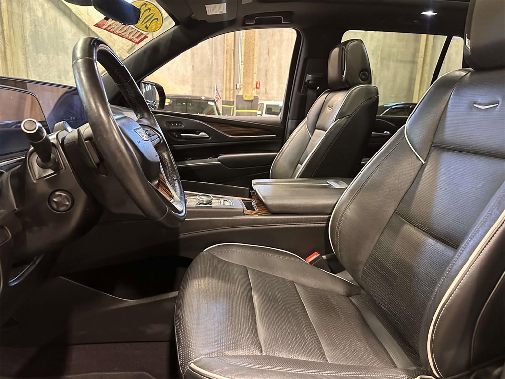 Used 2023 Cadillac Escalade Premium Luxury image 17
