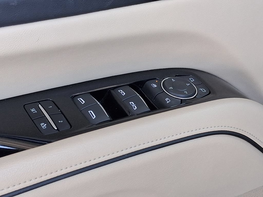 Used 2023 Cadillac Escalade Premium Luxury w/ Performance Package AWD/4WD image 17