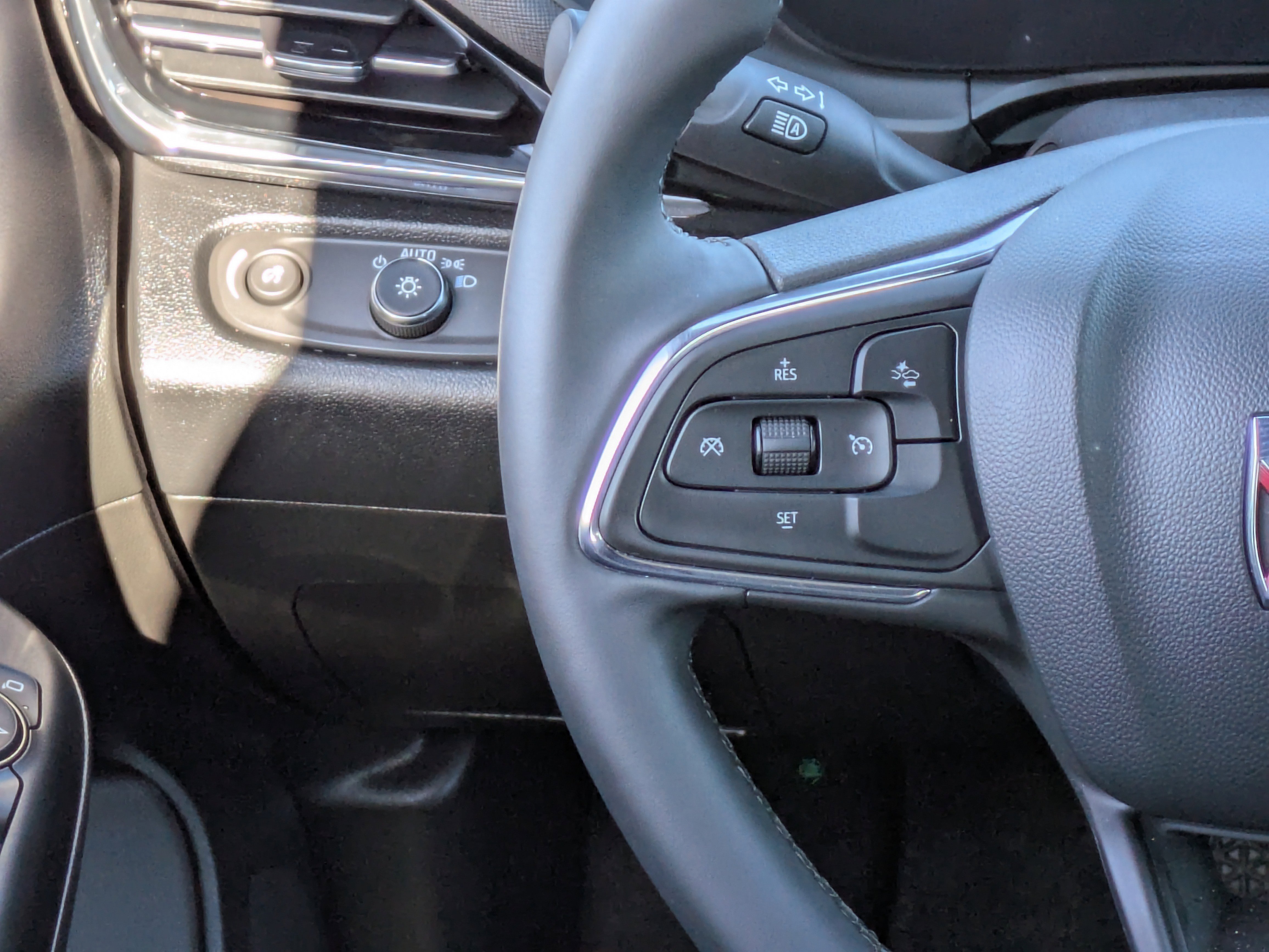 Used 2025 Buick Envista Sport Touring image 23