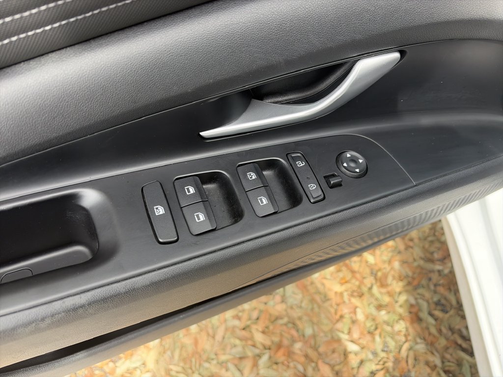 Used 2021 Hyundai Elantra SEL w/ Convenience Package FWD image 18