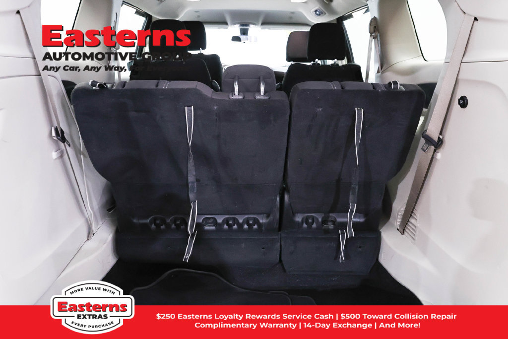 Used 2022 Chrysler Voyager LX FWD image 10