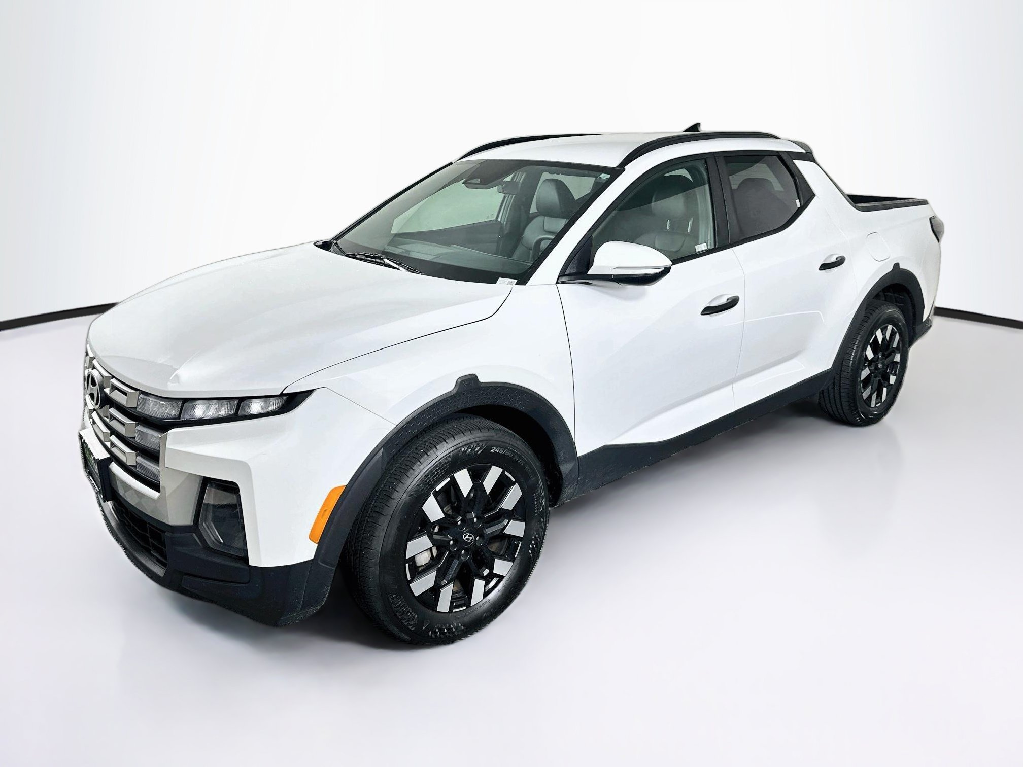 Used 2025 Hyundai Santa Cruz SEL FWD image 3