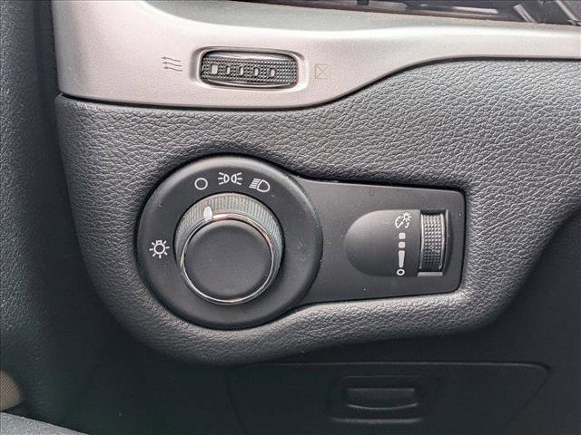 Used 2016 Jeep Cherokee Sport FWD image 10