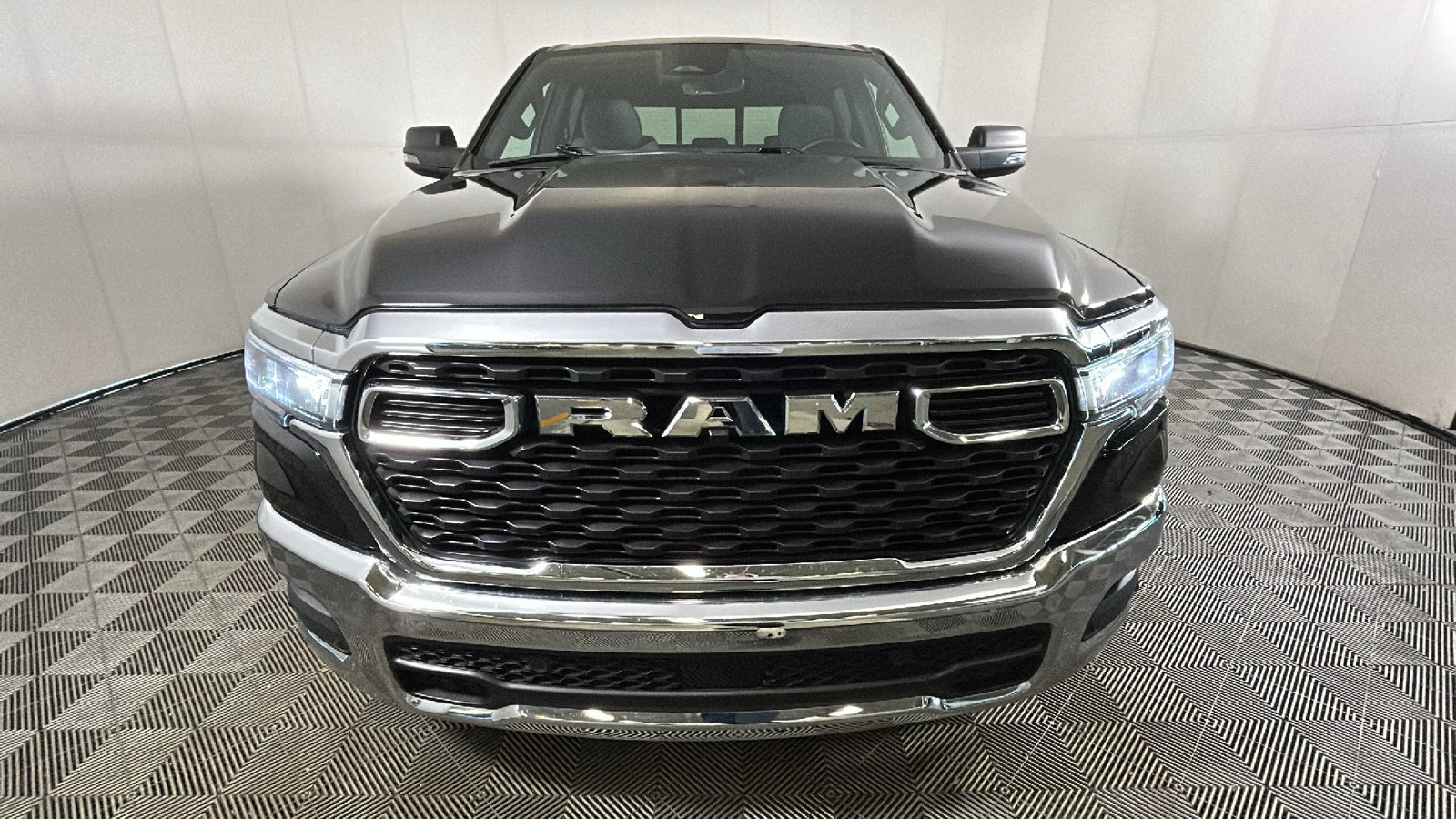 Used 2025 RAM 1500 Big Horn AWD/4WD image 9