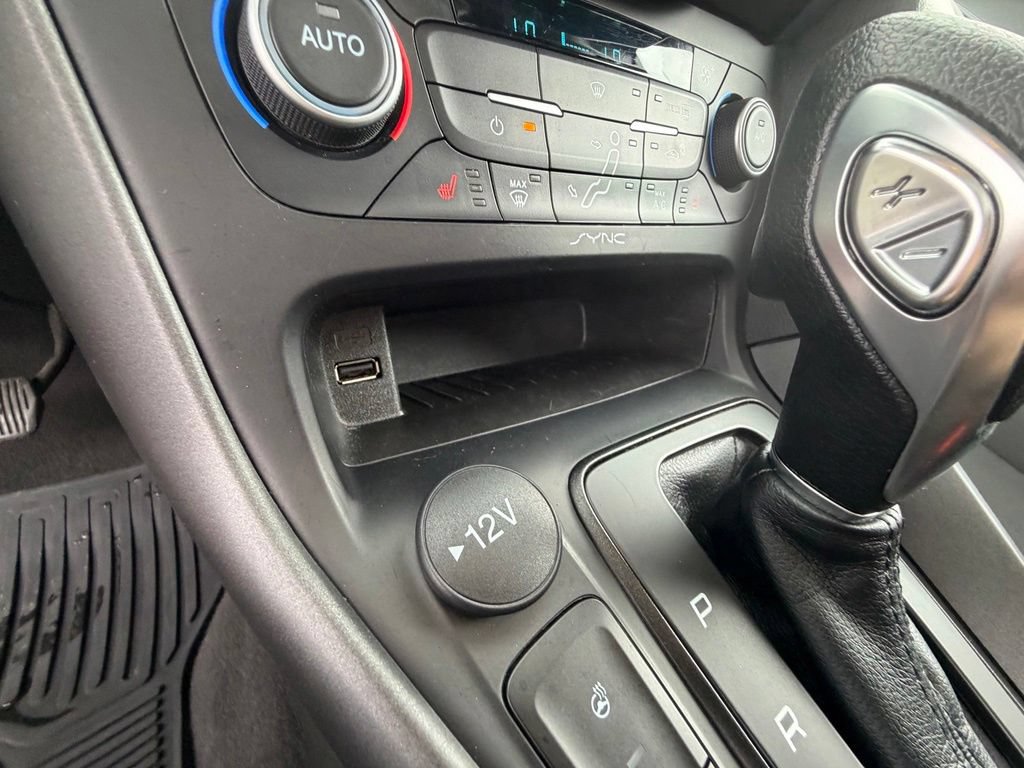 Used 2018 Ford Focus SEL w/ Cold Weather Package FWD image 22