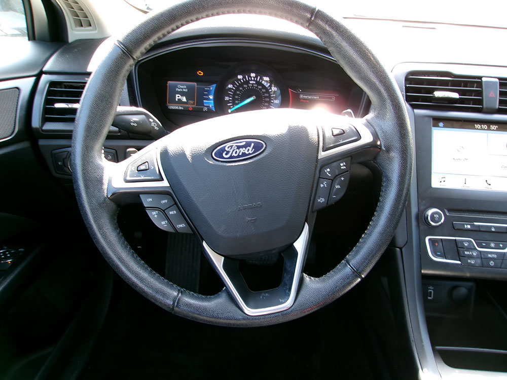 Used 2018 Ford Fusion SE w/ Equipment Group 201A FWD image 18