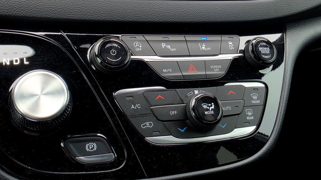 Used 2025 Chrysler Pacifica Select FWD image 43
