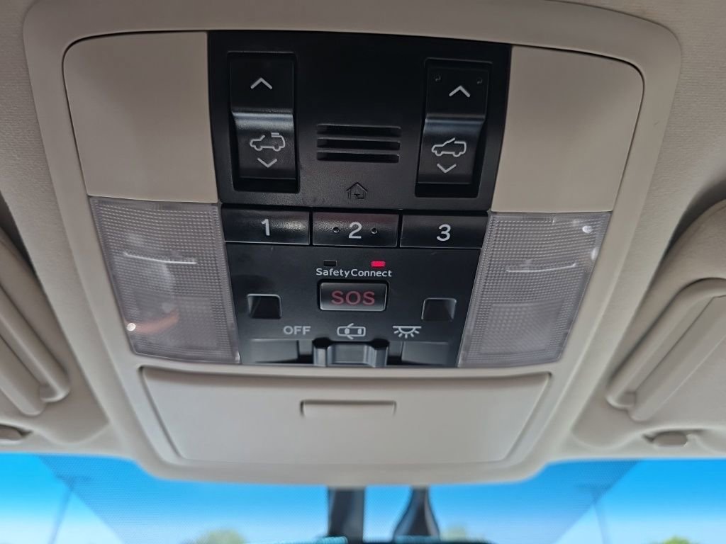 Used 2011 Lexus GX 460 w/ Comfort Plus Pkg image 35