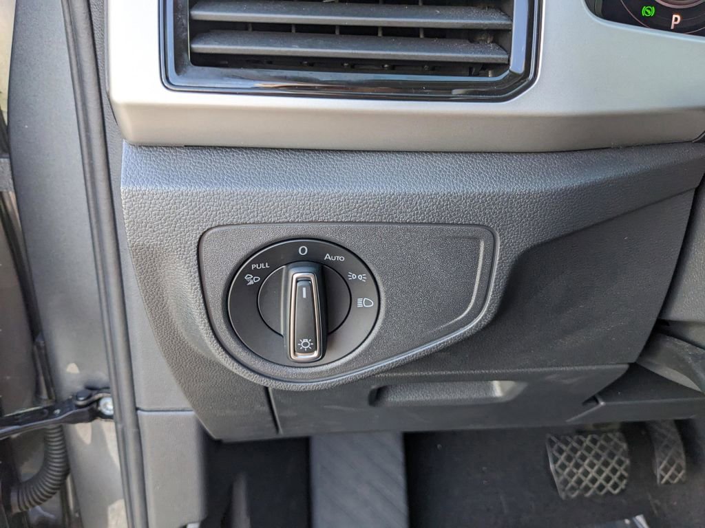 Used 2023 Volkswagen Atlas SE w/ Black Wheel Package FWD image 27