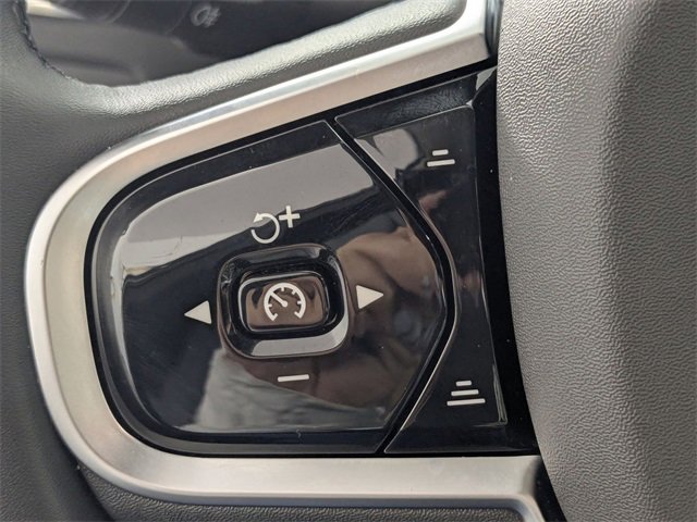 Used 2025 Volvo XC60 B5 Plus image 16