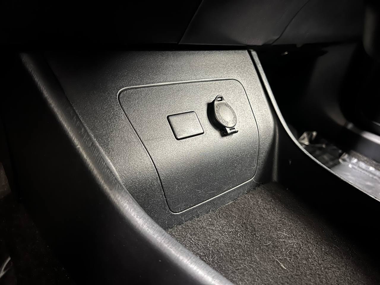 Used 2015 Toyota Prius Persona Series FWD image 23
