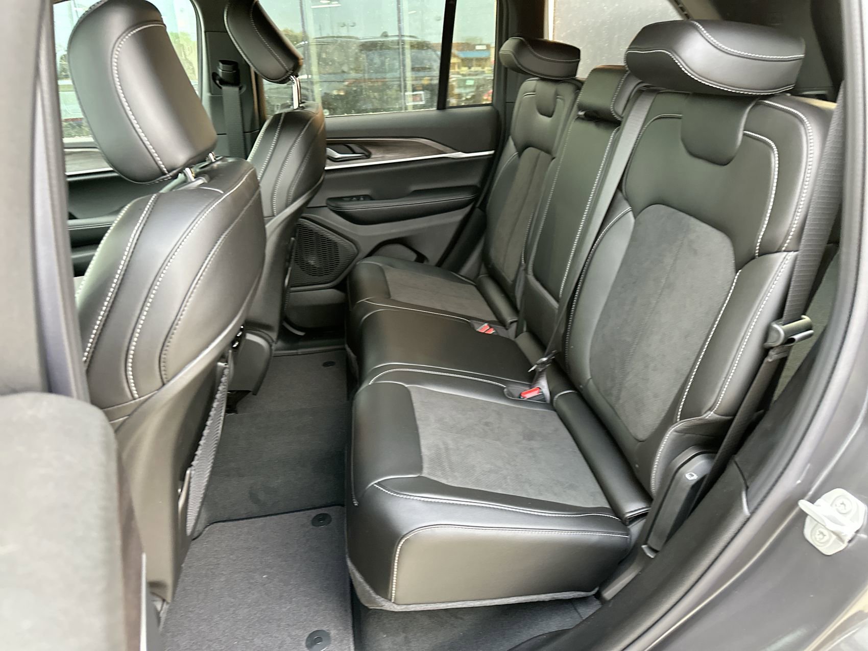 New 2026 Jeep Grand Cherokee Altitude AWD/4WD image 18
