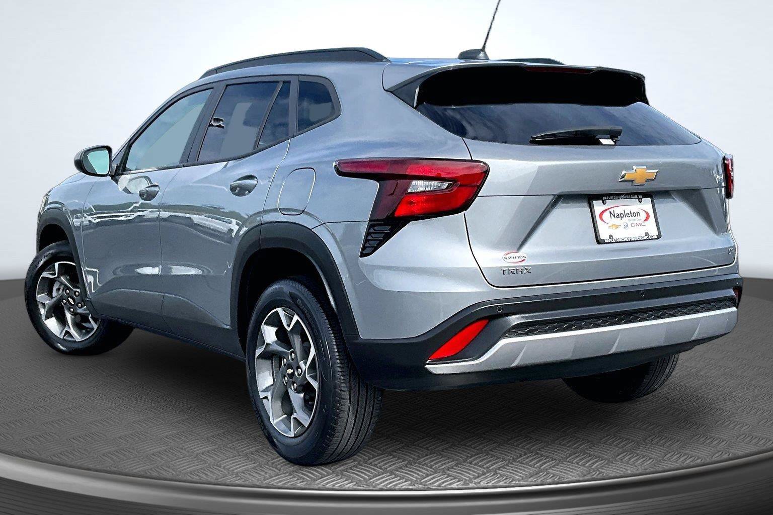 Used 2024 Chevrolet Trax LT w/ Driver Confidence Package FWD image 14