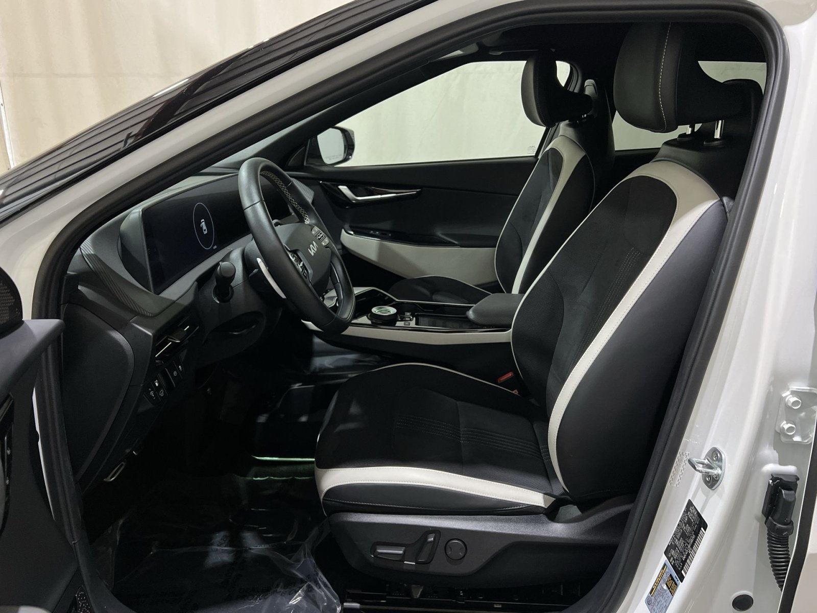 Used 2024 Kia EV6 GT-Line AWD/4WD image 18
