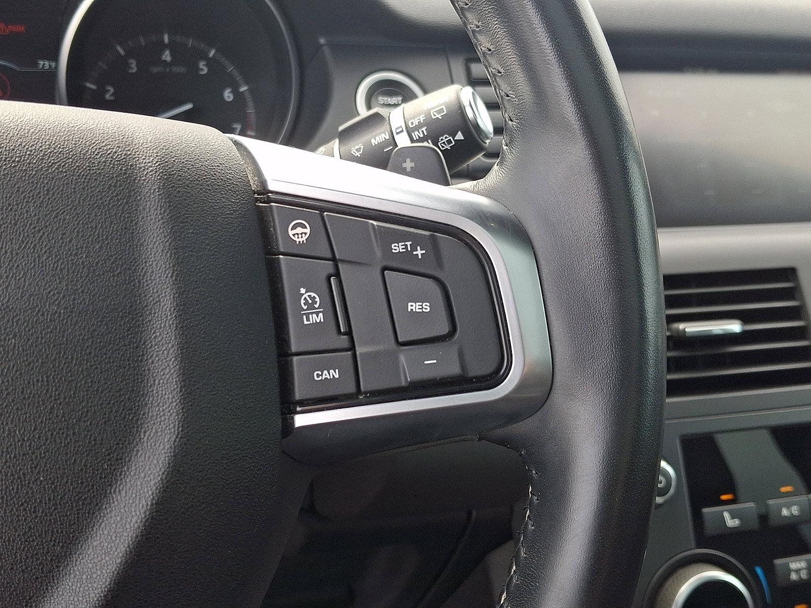 Used 2018 Land Rover Discovery Sport HSE image 23